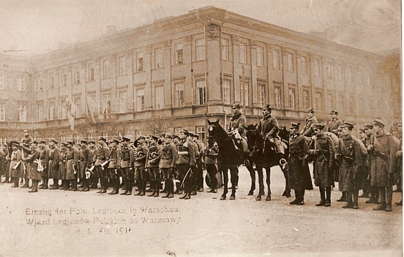 Oddziay Legionw Polskich na placu Saskim podczas mszy w. w dniu wkroczenia Legionw do Warszawy - 01.12.1916 r.